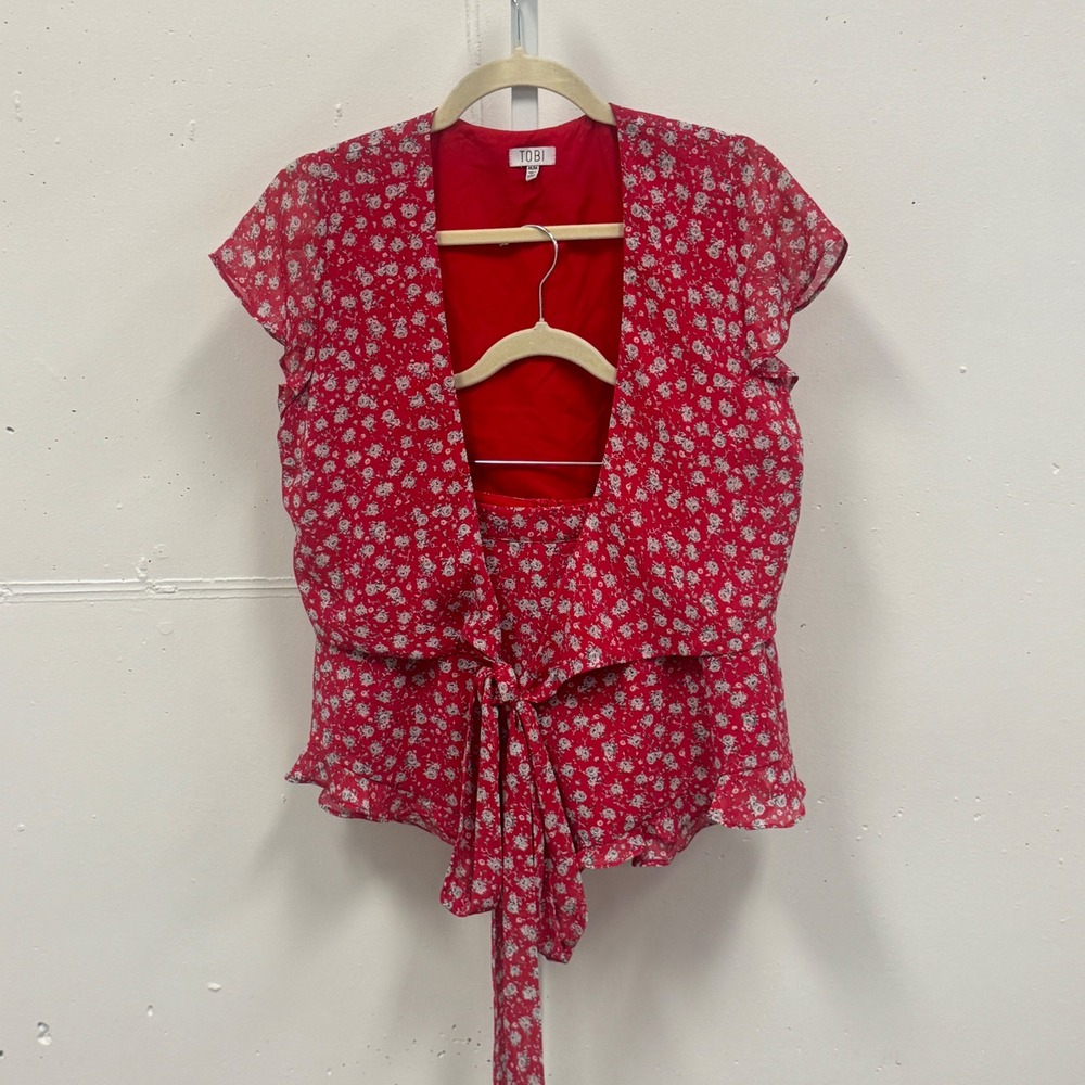 Tobi Red Floral Two Piece Matching Set Wrap Tie Top Ruffle Shorts Medium Outfit